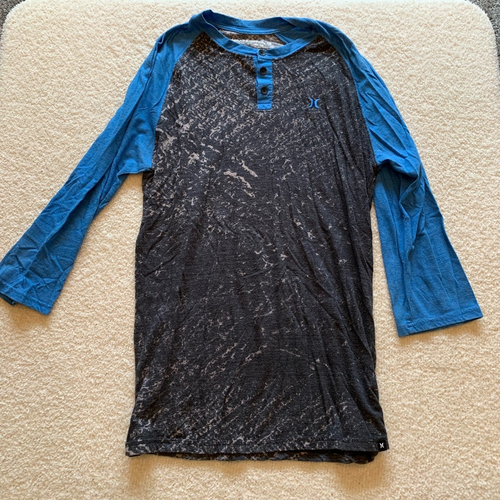 Hurley Three Quarter Sleeve. Size Medium.